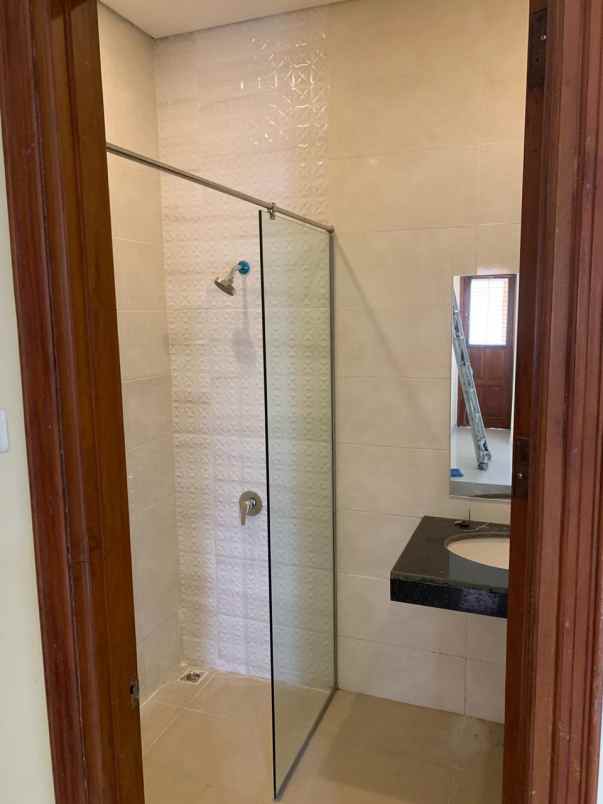 jual sewa rumah graha famili blok b sangat terawat