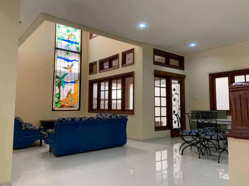 jual sewa rumah graha famili blok b sangat terawat