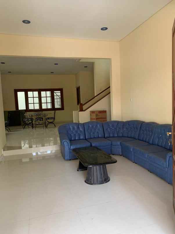 jual sewa rumah graha famili blok b sangat terawat
