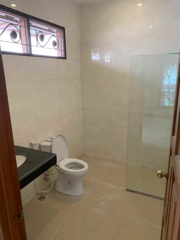 jual sewa rumah graha famili blok b sangat terawat