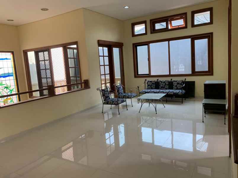 jual sewa rumah graha famili blok b sangat terawat