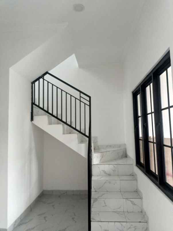 kencana rumah 2 lantai di pondok gede