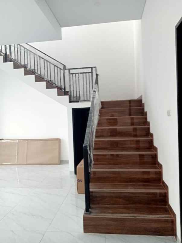 miliki rumah mewah di komplek park royal jalan gulama