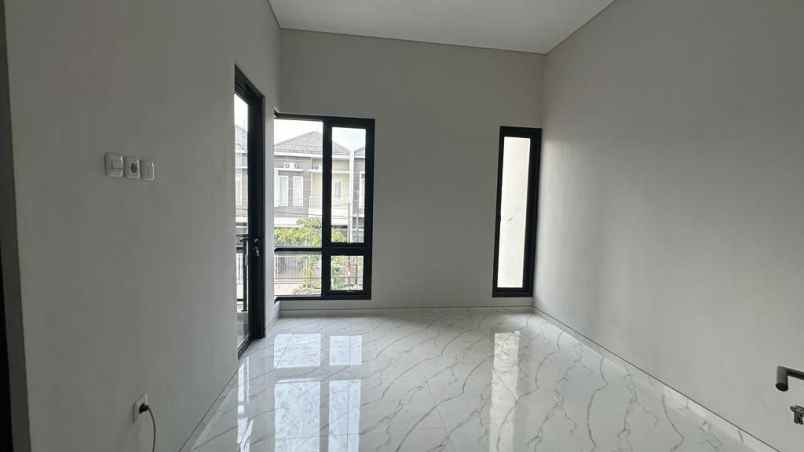 new gress 2 lantai kutisari indah utara row 4 mobil