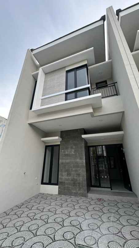 new gress 2 lantai kutisari indah utara row 4 mobil