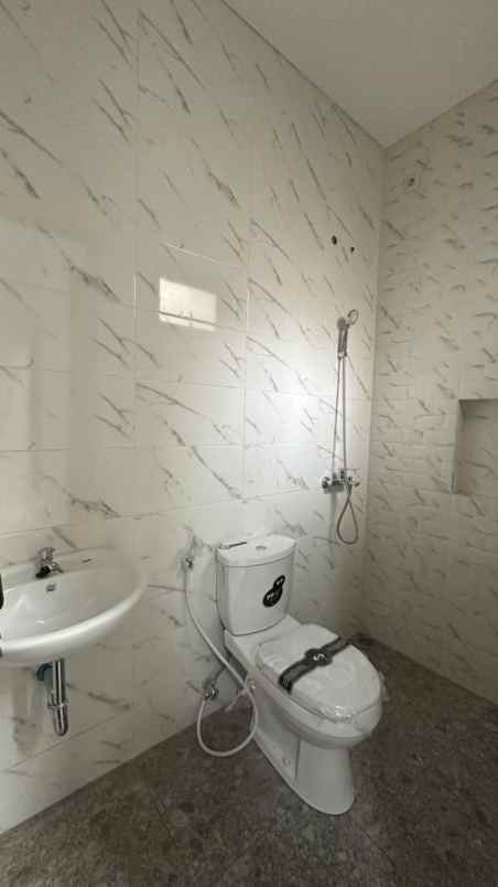 new gress 2 lantai kutisari indah utara row 4 mobil