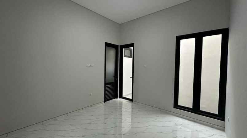 new gress 2 lantai kutisari indah utara row 4 mobil