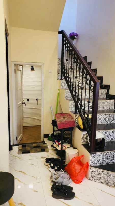 over kredit 120jt rumah 2 lantai di dekat gdc depok