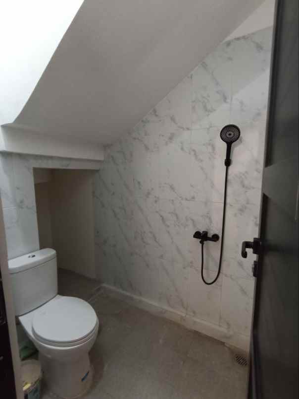 rg rumah 2 lantai dekat gt jakasampurna