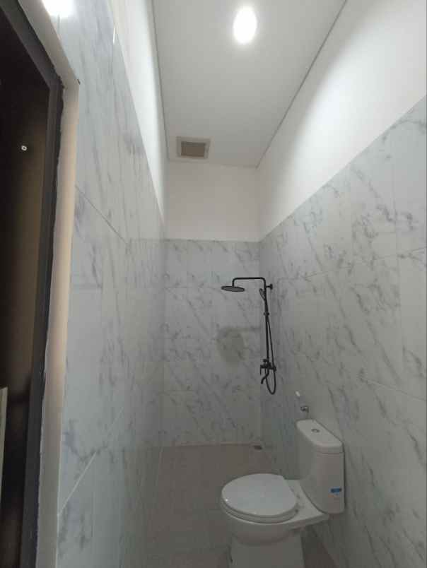 rg rumah 2 lantai dekat gt jakasampurna