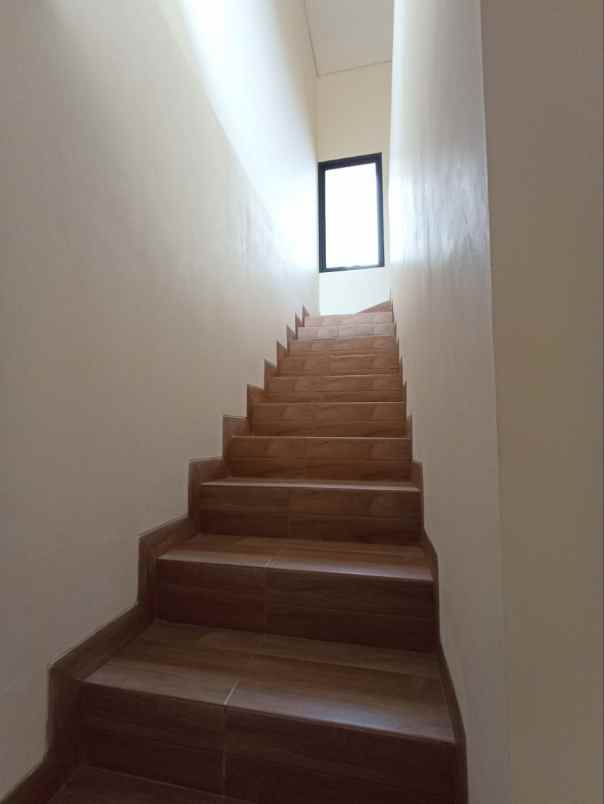 rg rumah 2 lantai dekat gt jakasampurna