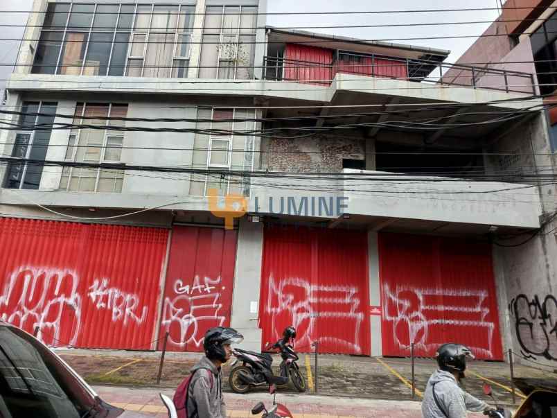 ruko 3 lantai besat di jalan affandi jogja