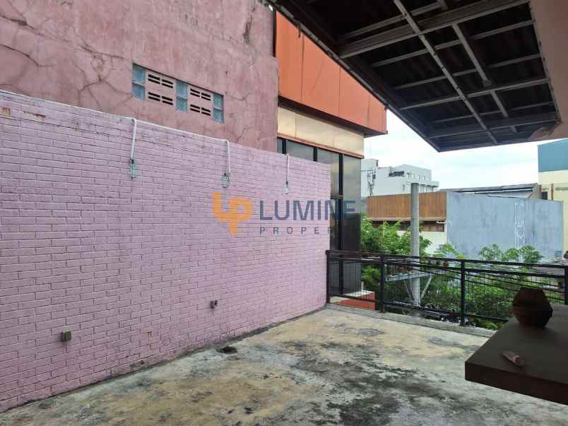 ruko 3 lantai besat di jalan affandi jogja