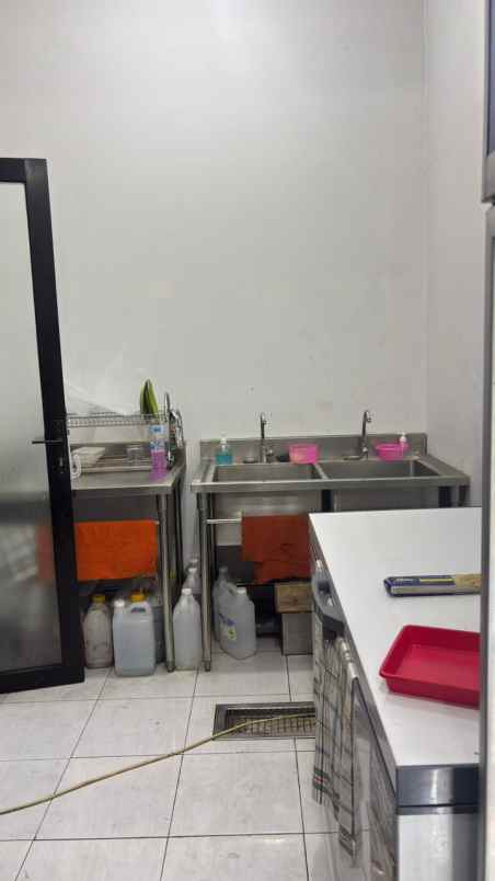 ruko 3 lantai manyar kertoarjo tengah kota surabaya