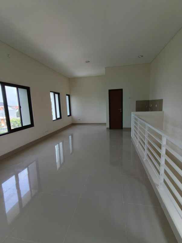 ruko siap pakai bebas banjir dekat summarecon bekasi