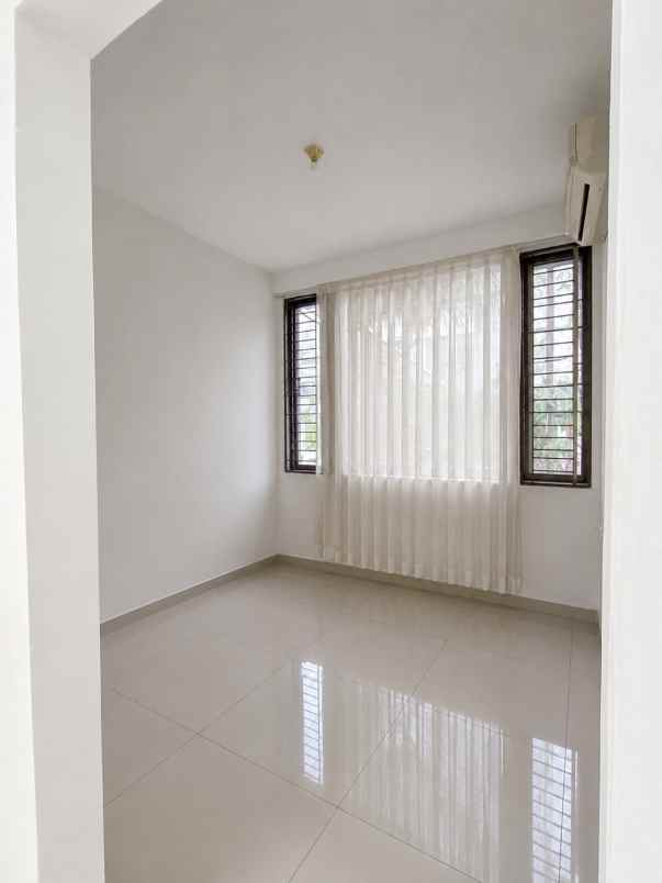 rumah 198m cluster lantana jgc jakarta garden city