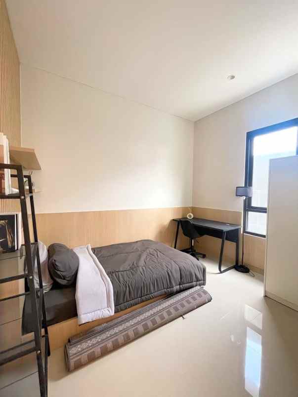 rumah 2 lantai di bsd