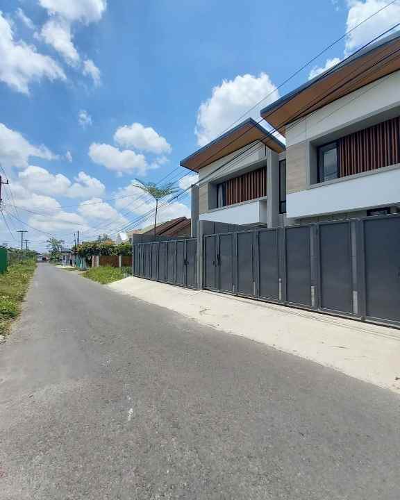 rumah 2 lantai di jalan palagan sleman
