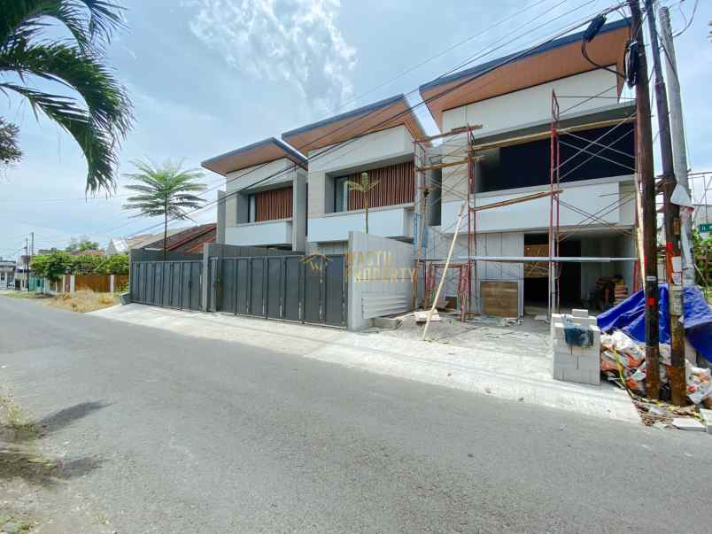 rumah 2 lantai full furnished di palagan sleman