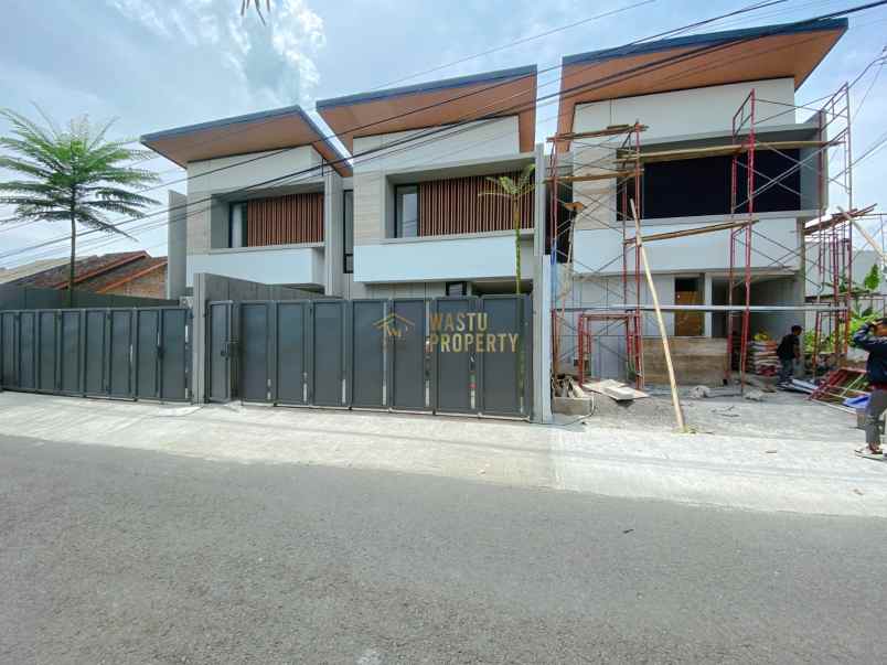 rumah 2 lantai full furnished di palagan sleman