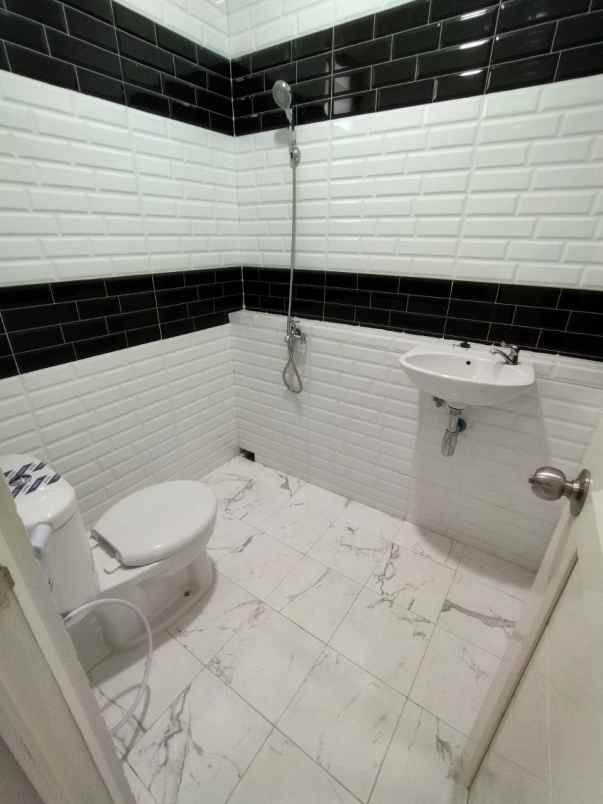 rumah 2 lantai terlaris murah dekat tol margonda depok