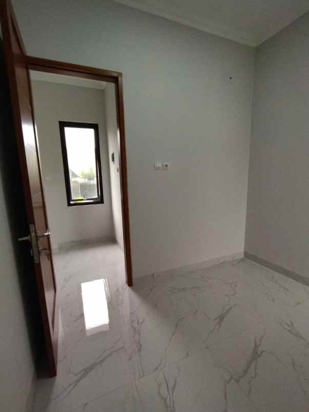 rumah 2 lantai terlaris murah dekat tol margonda depok