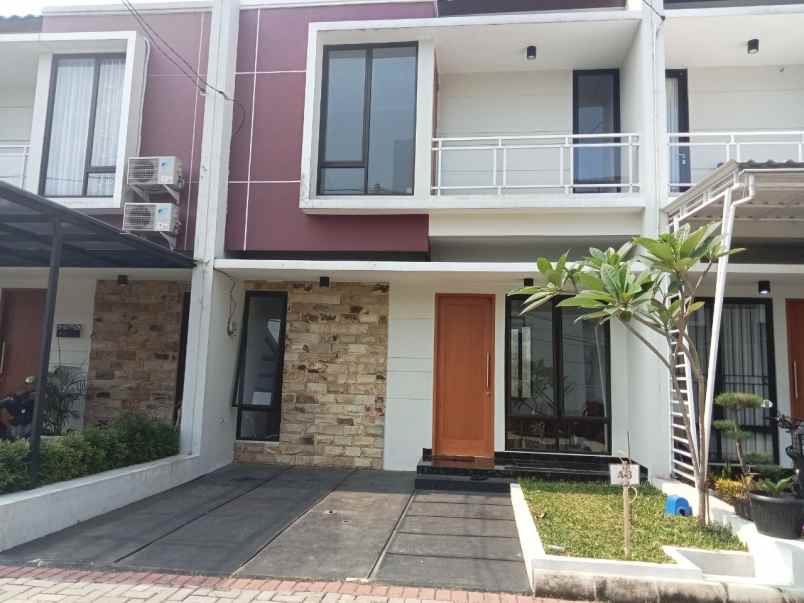 rumah 2 lantai terlaris murah dekat tol margonda depok