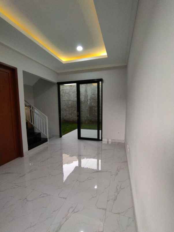 rumah 2 lantai terlaris murah dekat tol margonda depok