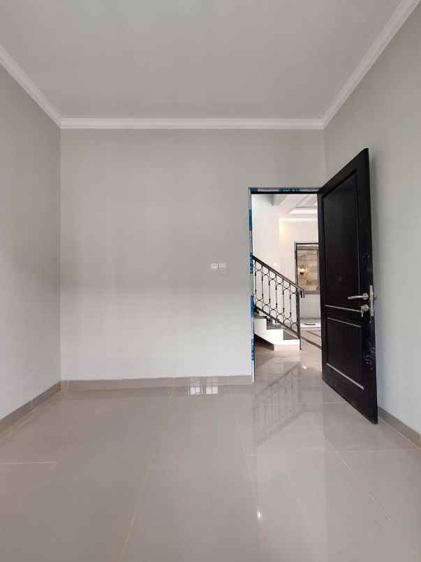 rumah baru 2 lantai dekat stasiun lrt cibubur