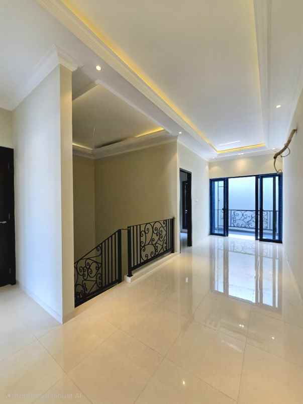 rumah baru dalam komplek dengan akses jalan lebar