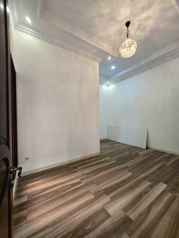 rumah baru dalam komplek di pondok kelapa jaktim