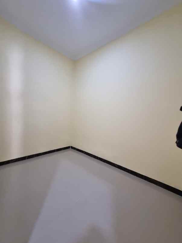 rumah baru dalam perumahan dekat stasiun ka