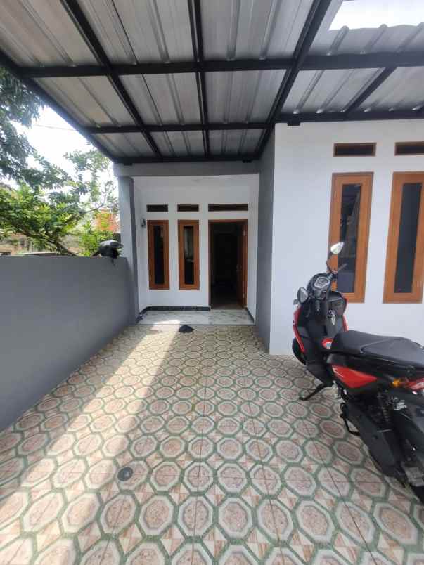 rumah baru dalam perumahan dekat stasiun ka