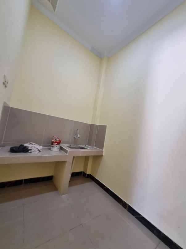 rumah baru dalam perumahan dekat stasiun ka