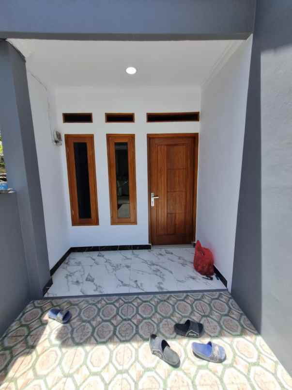 rumah baru dalam perumahan dekat stasiun ka