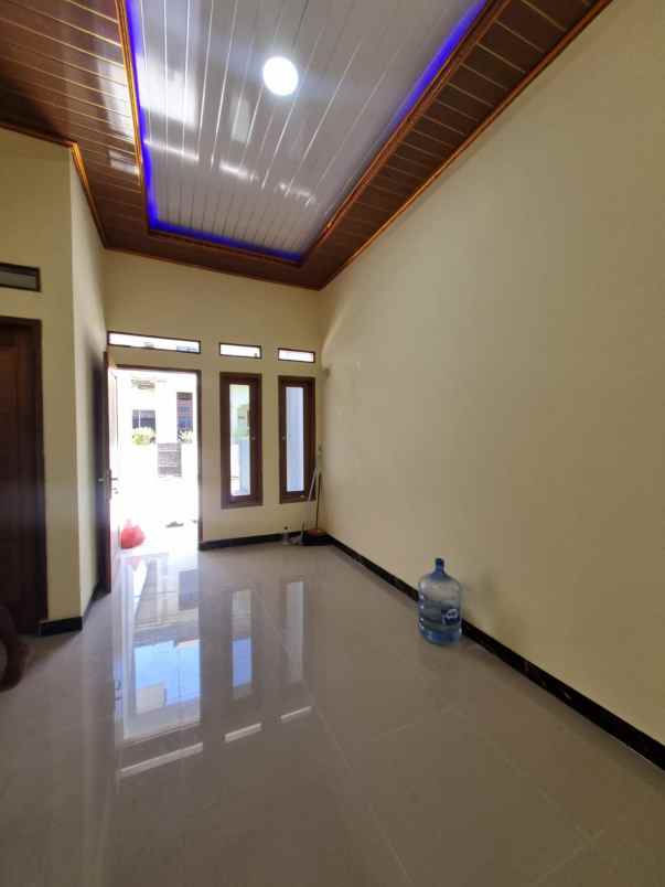 rumah baru dalam perumahan dekat stasiun ka