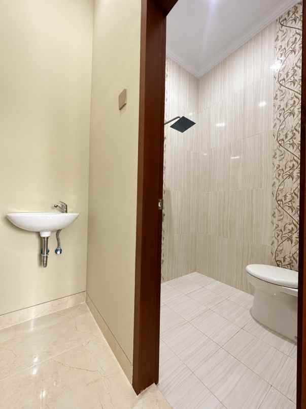rumah baru kompleks rawamangun jakarta timur 5kt