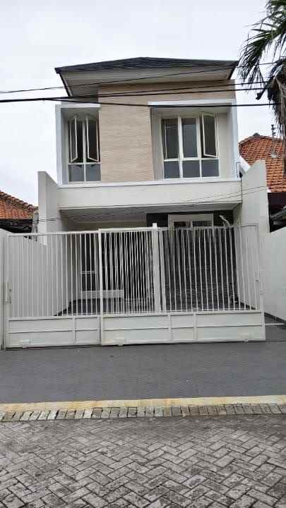 rumah baru manyar tirtoasri surabaya row jalan 3 mobil