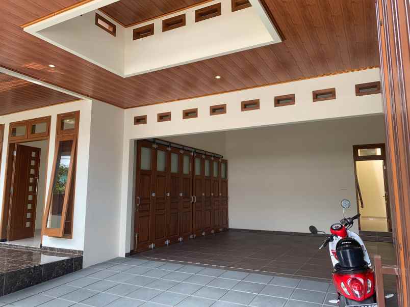 rumah baru mewah siap huni lokasi premium kota solo