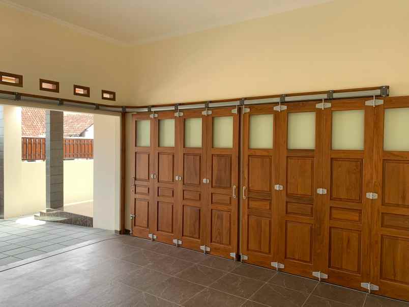 rumah baru mewah siap huni lokasi premium kota solo