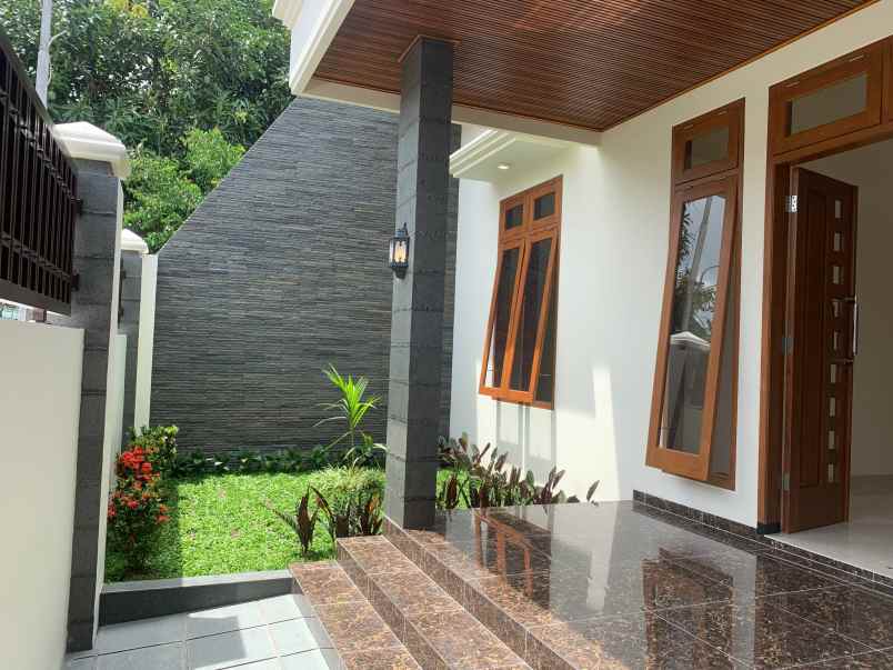 rumah baru mewah siap huni lokasi premium kota solo