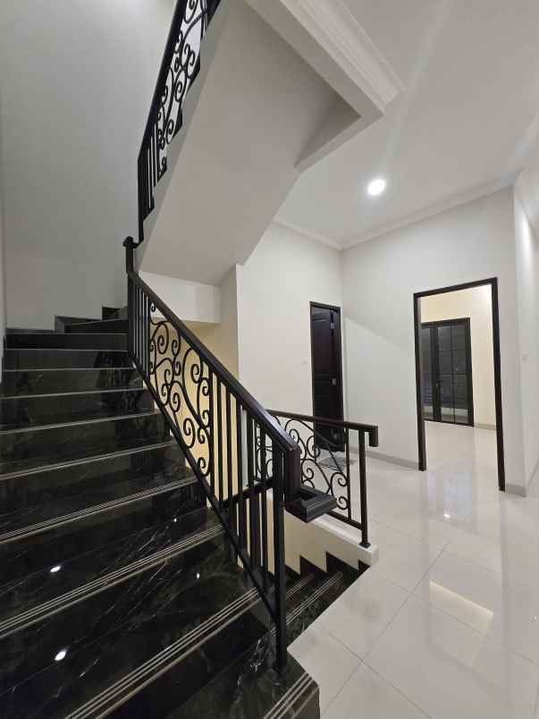 rumah baru non komplek lokasi strategis siap huni