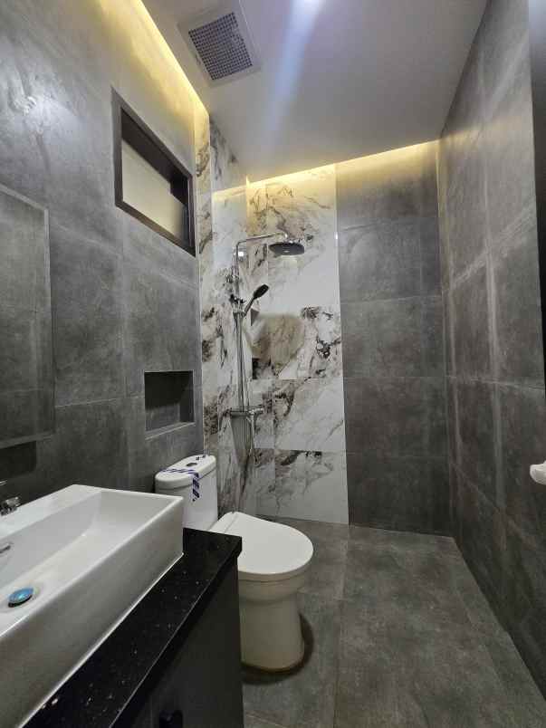 rumah baru non komplek lokasi strategis siap huni