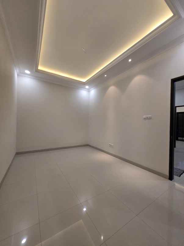 rumah baru non komplek lokasi strategis siap huni