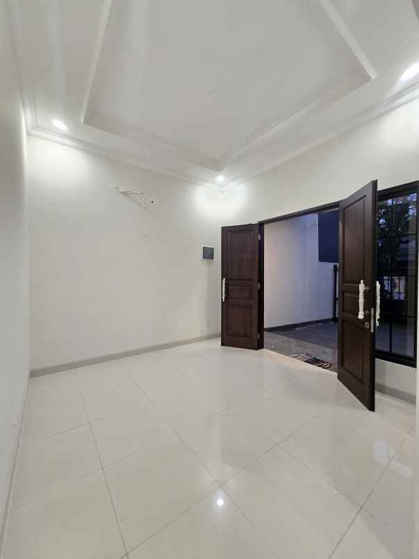 rumah baru non komplek lokasi strategis siap huni