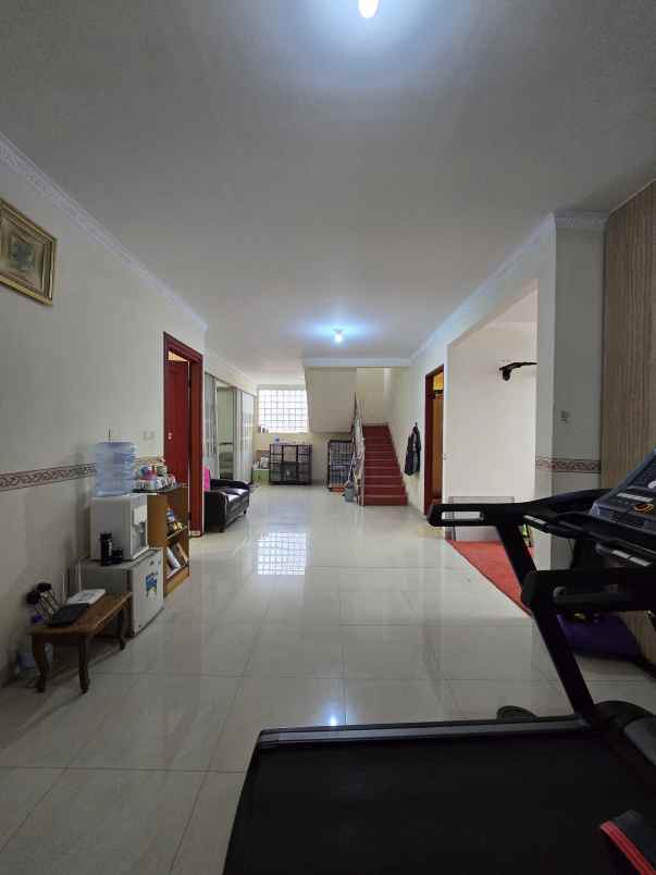 rumah besar terawat di kebon baru tebet