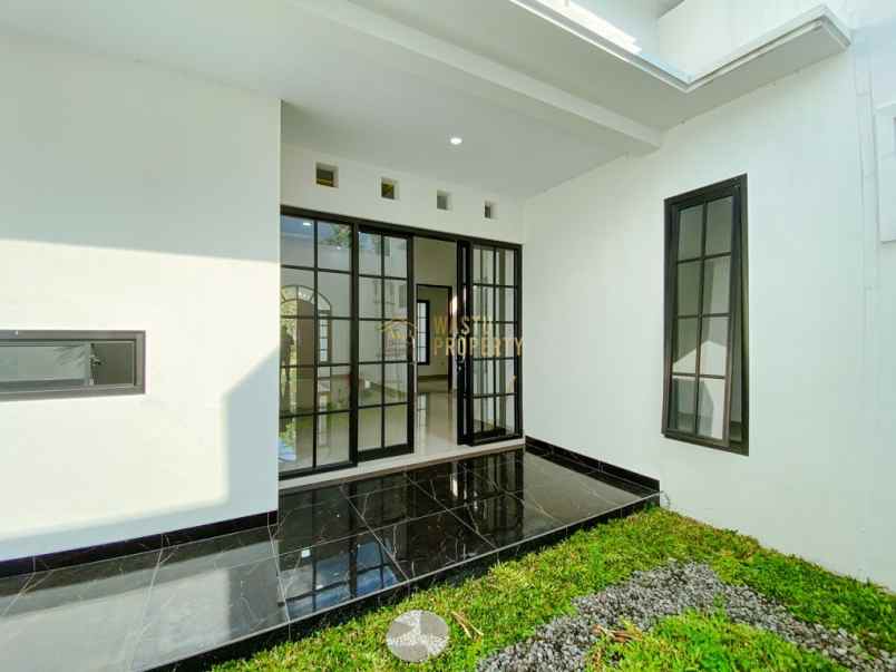 rumah cantik posisi hook di ngaglik sleman