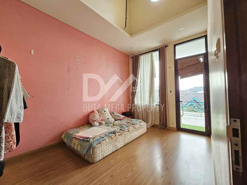 rumah cantik semi furnished di nusa loka bsd