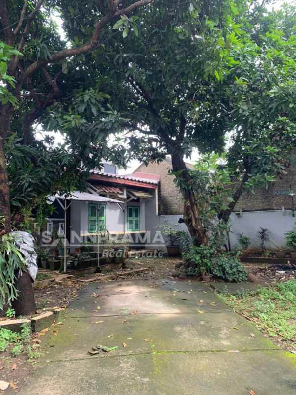 rumah dengan tanah luas dibelakang margo city