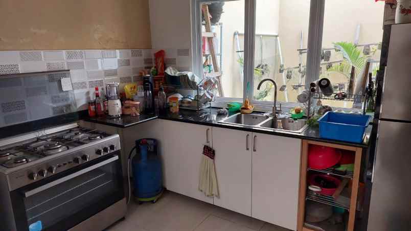 rumah di giriloka bsd